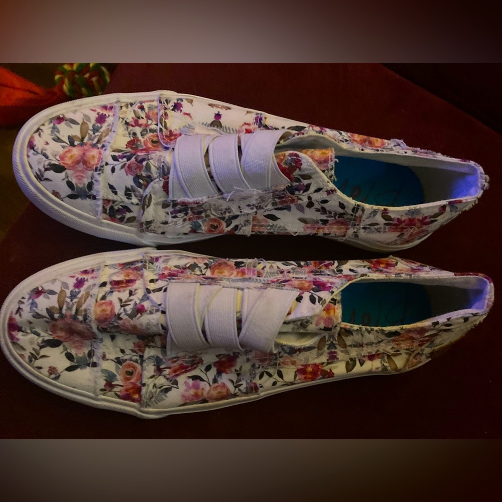 New Blowfish Sz7 Floral Slip On Sneakers